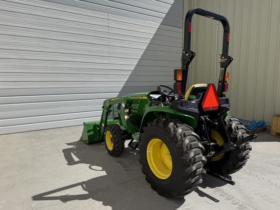 Image of John Deere 3032E equipment image 2