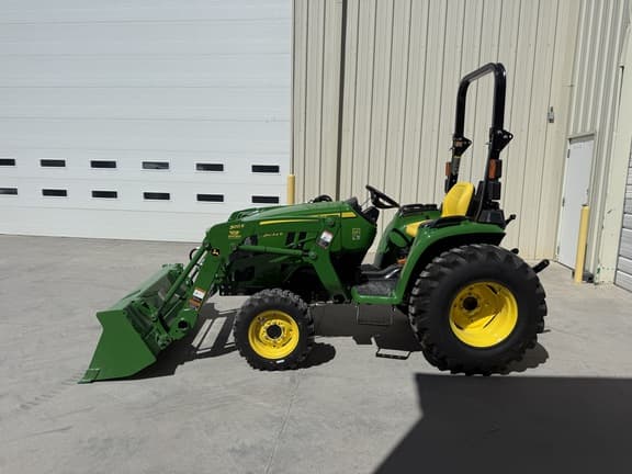Image of John Deere 3032E equipment image 1