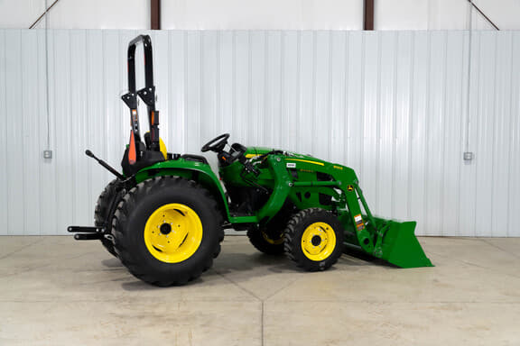 Image of John Deere 3032E equipment image 1