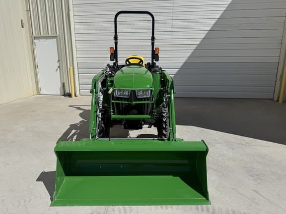 Image of John Deere 3032E equipment image 2