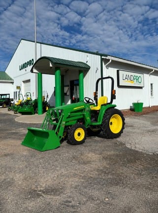 2026 John Deere 3032E Equipment Image0