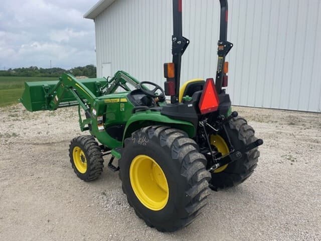 Image of John Deere 3032E equipment image 2