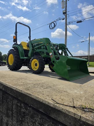 Image of John Deere 3032E equipment image 2