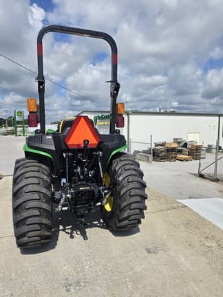 Image of John Deere 3032E equipment image 3