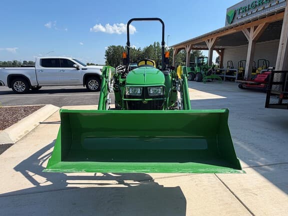 Image of John Deere 3032E equipment image 2