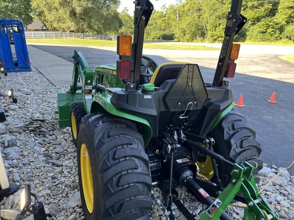 Image of John Deere 3032E equipment image 2