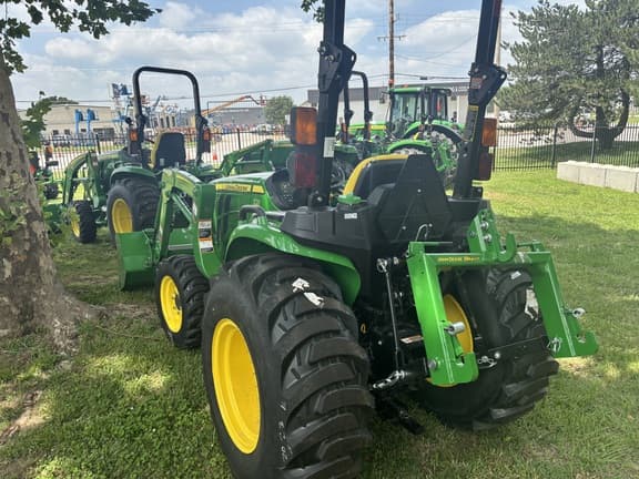 Image of John Deere 3032E equipment image 3