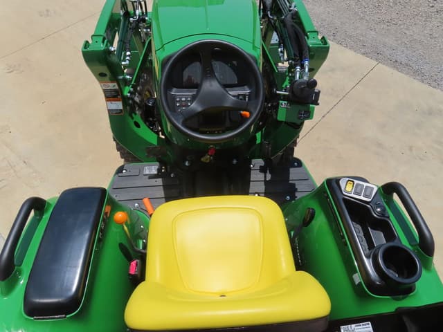 Image of John Deere 3032E equipment image 4