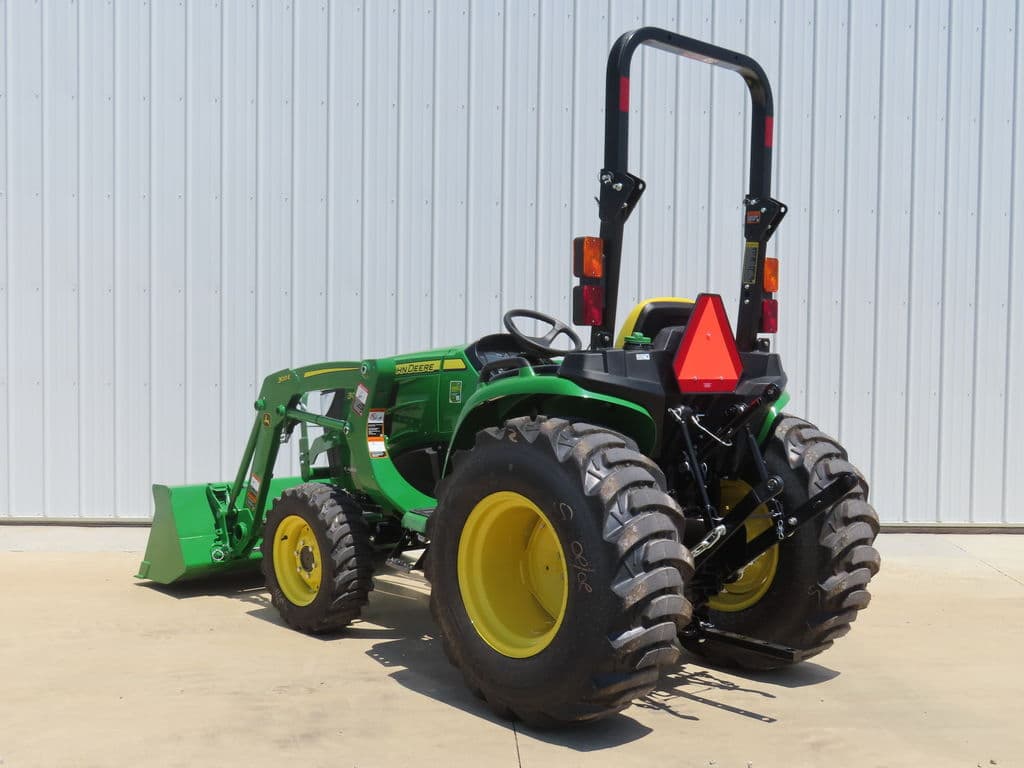 Image of John Deere 3032E Image 1