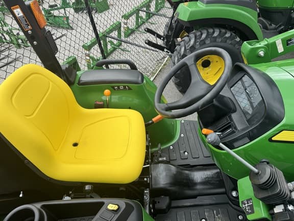 Image of John Deere 3032E equipment image 3