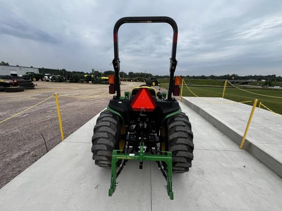 Image of John Deere 3032E equipment image 1