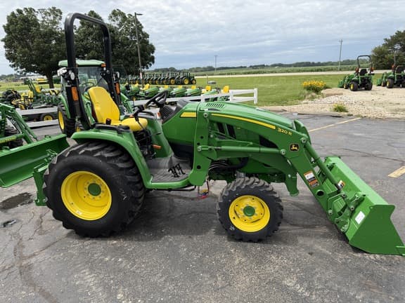 Image of John Deere 3033R equipment image 3