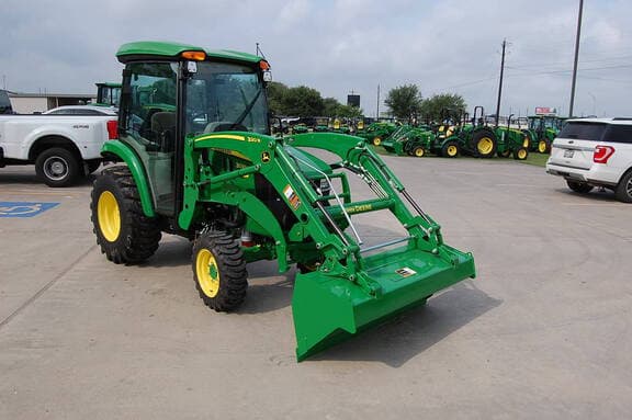Image of John Deere 3033R equipment image 3