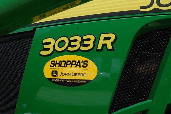 Image of John Deere 3033R equipment image 4
