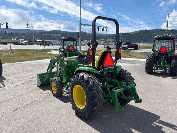 Image of John Deere 3033R equipment image 2