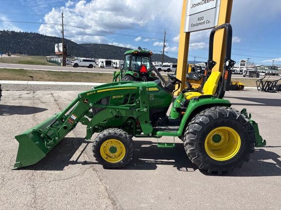 Image of John Deere 3033R equipment image 1