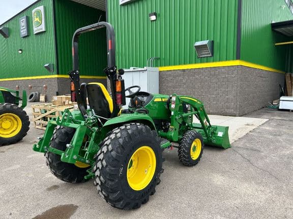 Image of John Deere 3033R equipment image 3
