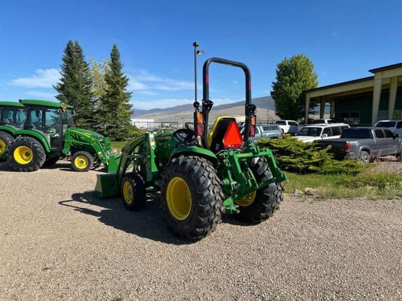 Image of John Deere 3033R equipment image 2