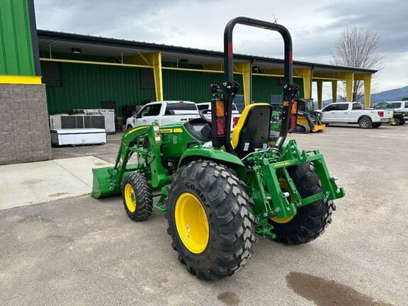 Image of John Deere 3033R equipment image 1