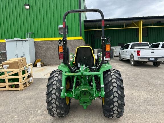 Image of John Deere 3033R equipment image 2