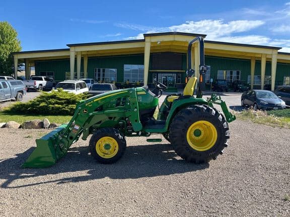 Image of John Deere 3033R equipment image 1