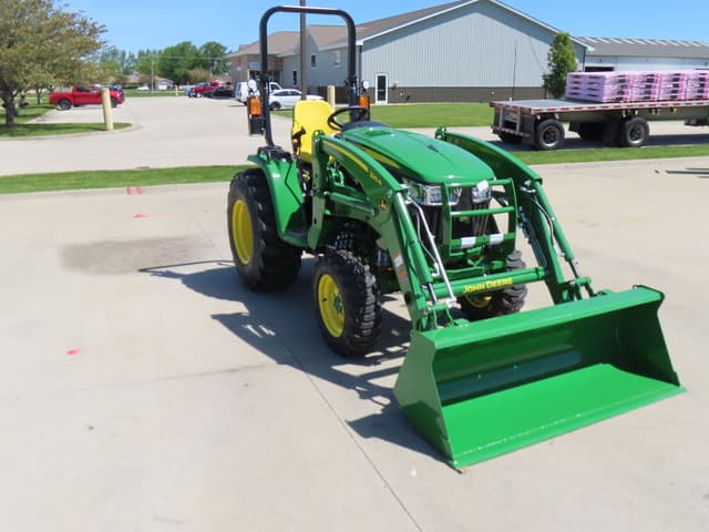 Image of John Deere 3033R equipment image 2