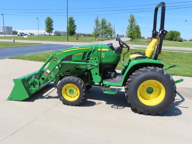 Image of John Deere 3033R equipment image 4