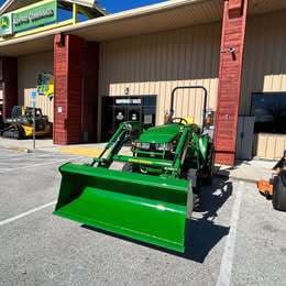 Image of John Deere 3033R equipment image 2