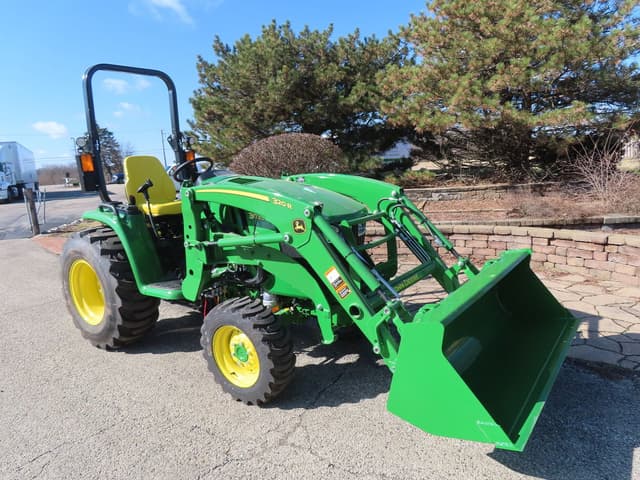 Image of John Deere 3033R equipment image 1