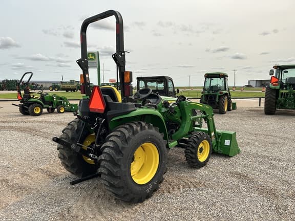 Image of John Deere 3038E equipment image 4