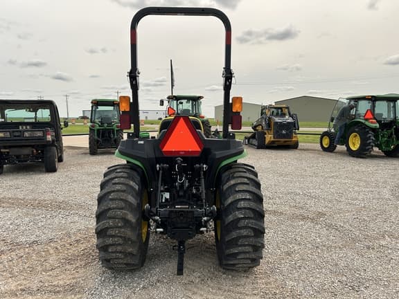 Image of John Deere 3038E equipment image 3