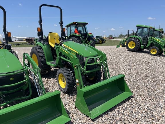Image of John Deere 3038E equipment image 2