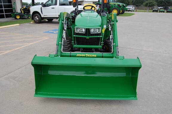 Image of John Deere 3038E equipment image 2
