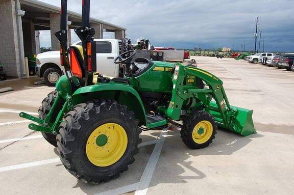 Image of John Deere 3038E equipment image 2
