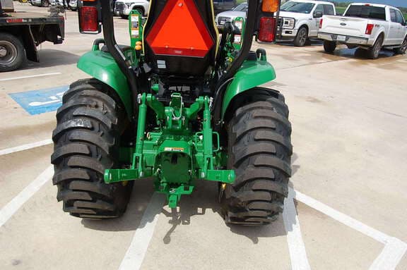 Image of John Deere 3038E equipment image 3