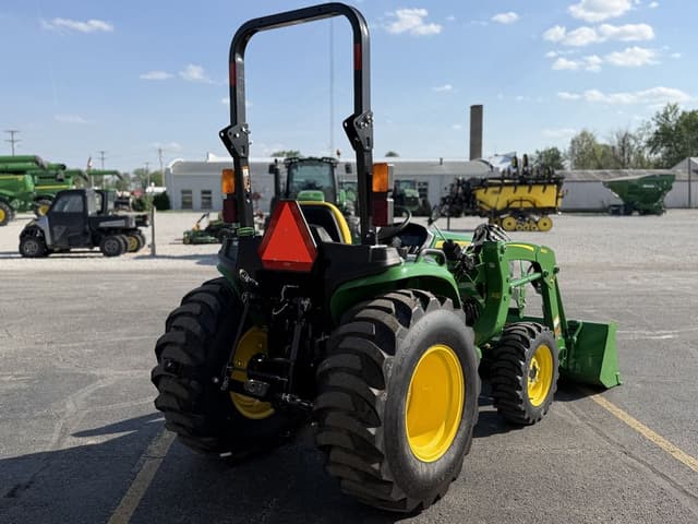 Image of John Deere 3038E equipment image 4