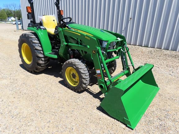 Image of John Deere 3038E equipment image 2