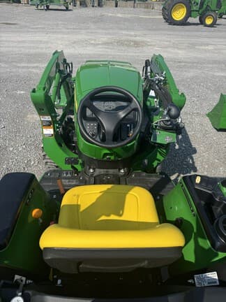 Image of John Deere 3038E equipment image 4