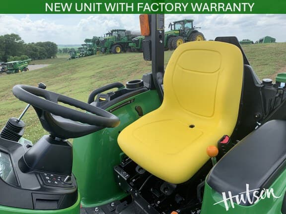 Image of John Deere 3038E equipment image 4