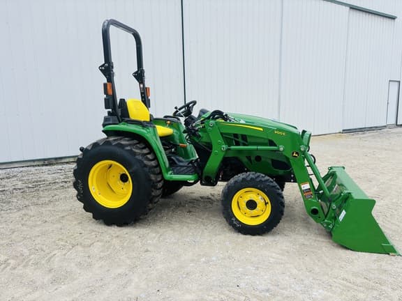 Image of John Deere 3038E equipment image 1