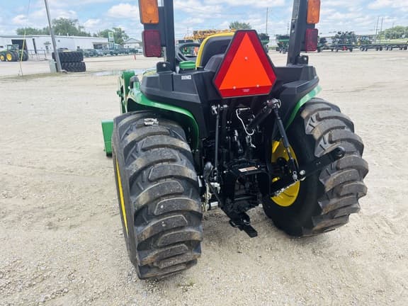 Image of John Deere 3038E equipment image 3