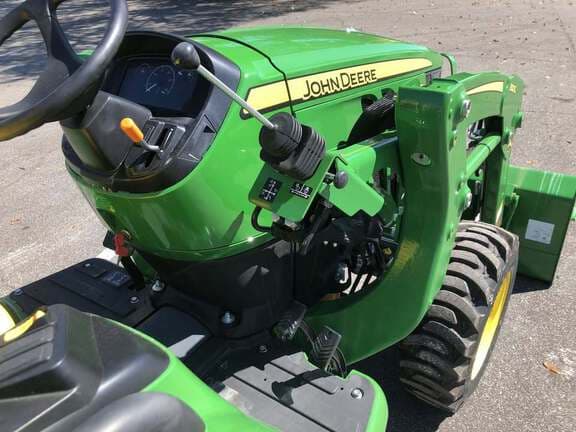 Image of John Deere 3038E equipment image 1