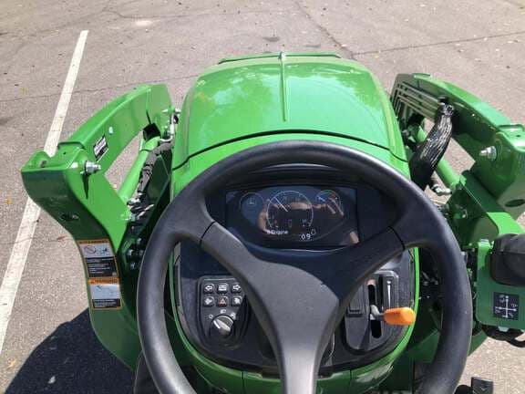 Image of John Deere 3038E equipment image 3