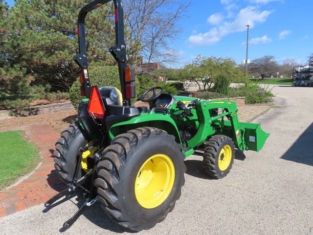 Image of John Deere 3038E equipment image 3