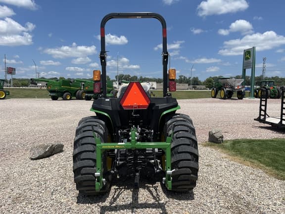 Image of John Deere 3038E equipment image 4