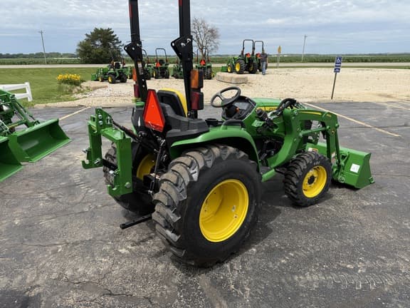Image of John Deere 3038E equipment image 4
