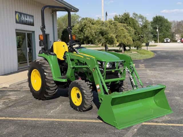 Image of John Deere 3038E equipment image 1