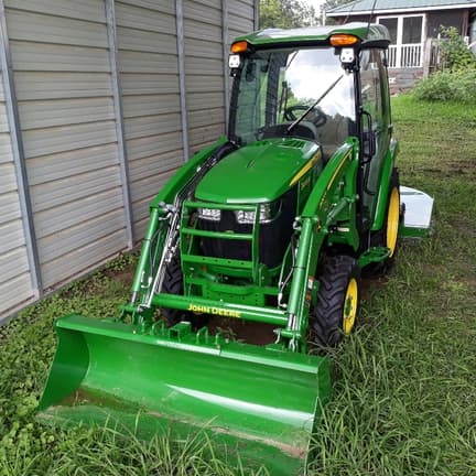 Image of John Deere 3039R equipment image 1