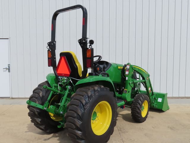 Image of John Deere 3039R equipment image 3