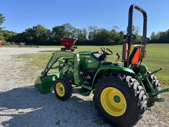 Image of John Deere 3039R equipment image 1